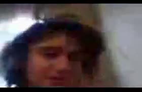 Показала большие сиськи и сделала минет перед камерой