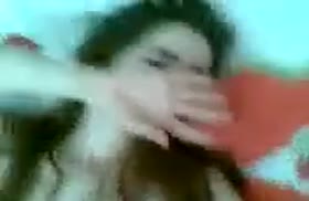 Чеченскую девочку трахают перед камерой телефона