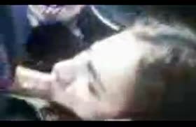 Подружка давится членом перед камерой мобилы