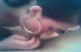 Две чеченки синхронно делают минеты своим парням