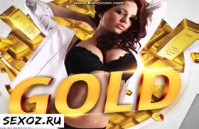 Телка красуется своими сисяндрами перед зрителями