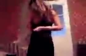 Чеченская девочка берет в рот перед камерой телефона