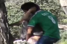 Пара без комплексов устроила порево на природе