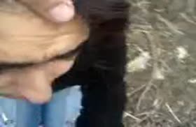 Кавказская подруга старательно делает минет на улице