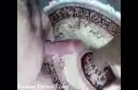 Жена классно берет член своего мужа за щеку