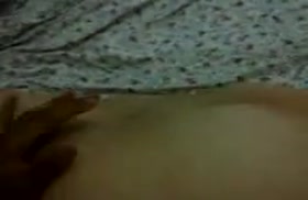 Парень снимает грудастую казашку на камеру телефона