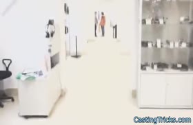 Русская девушка попробовала себя в порнушном кастинге