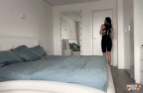 Фитоняшную русскую девушку трахнули раком после тренировки