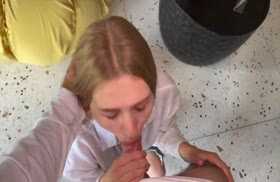 Доступная девочка быстро дала отмашку на секс