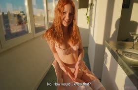 Рыженькая худышка красиво трахается на балкое