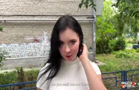 Подружка одела фетиш наряд и замутила горячее поерво