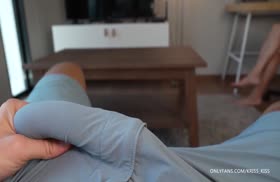 Русская девочка с большой жопой извивается на члене