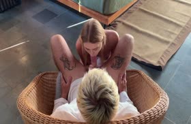 Русская блондинка снимает с парнем порно на телефон