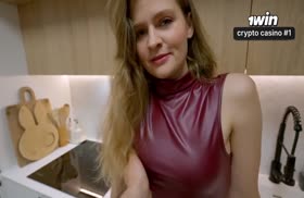 Секси милфа отдается пареньку на кухне