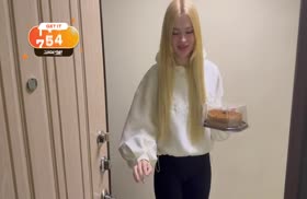Симпатичная гостья сразу начала делать минет
