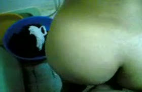 Мужик нагнул таджикскую бабенку и отымел ее стоя