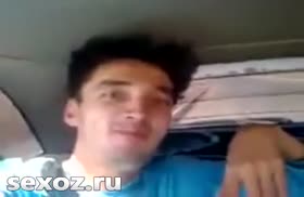 Чувак лапает сиськи узбечки прямом в машине