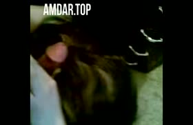 Веселая бабенка сосет пенис от первого лица